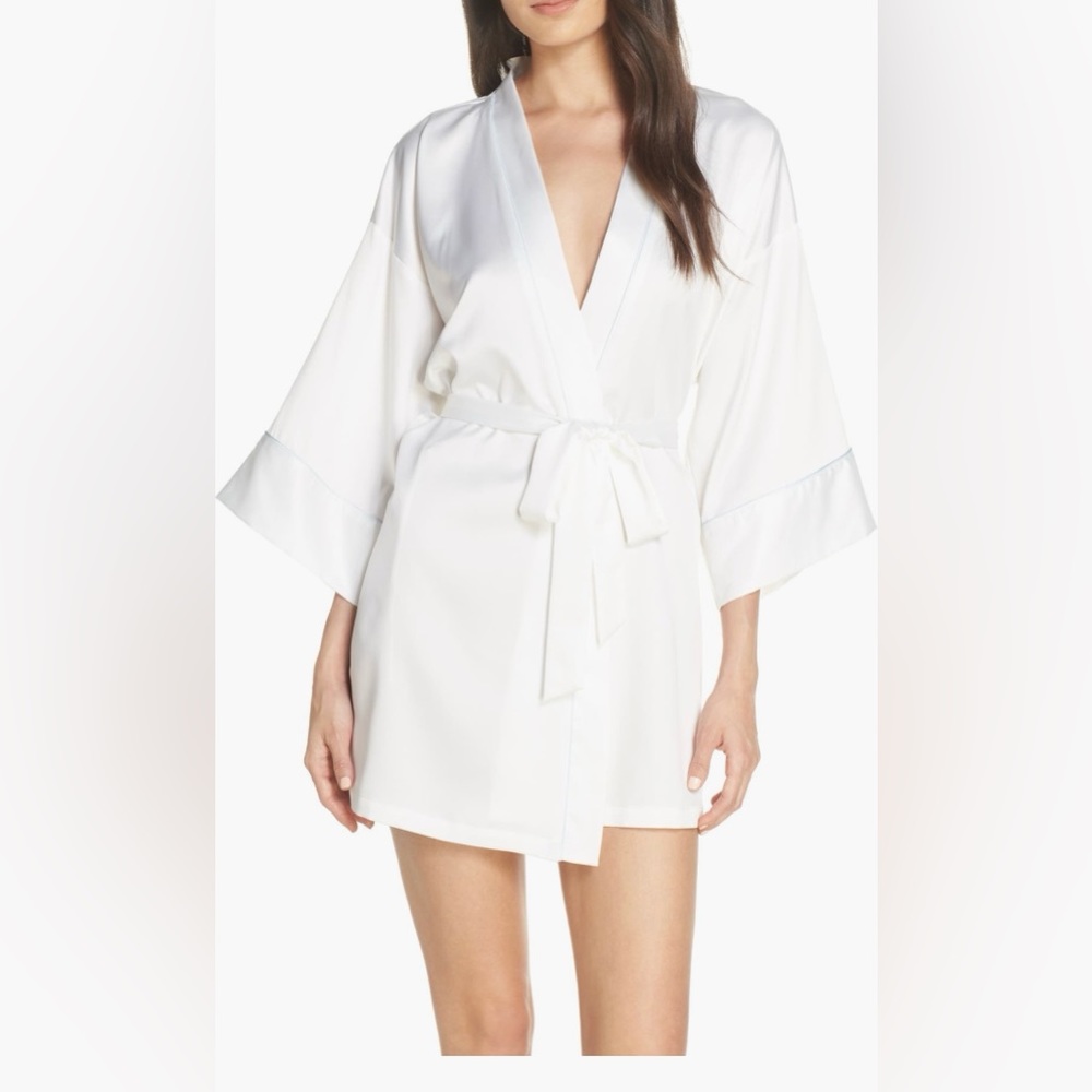 The Bride Satin Wrap Size: M